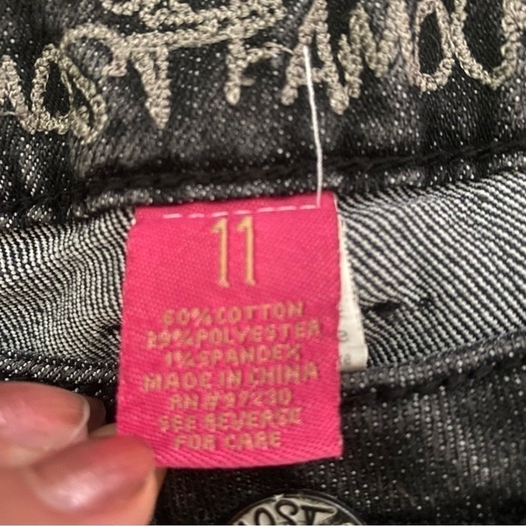 Y2K Grunge ALMOST Famous Distressed Bermuda Jean Shorts Size 11 Y2K Emo Low Rise - Picture 10 of 15